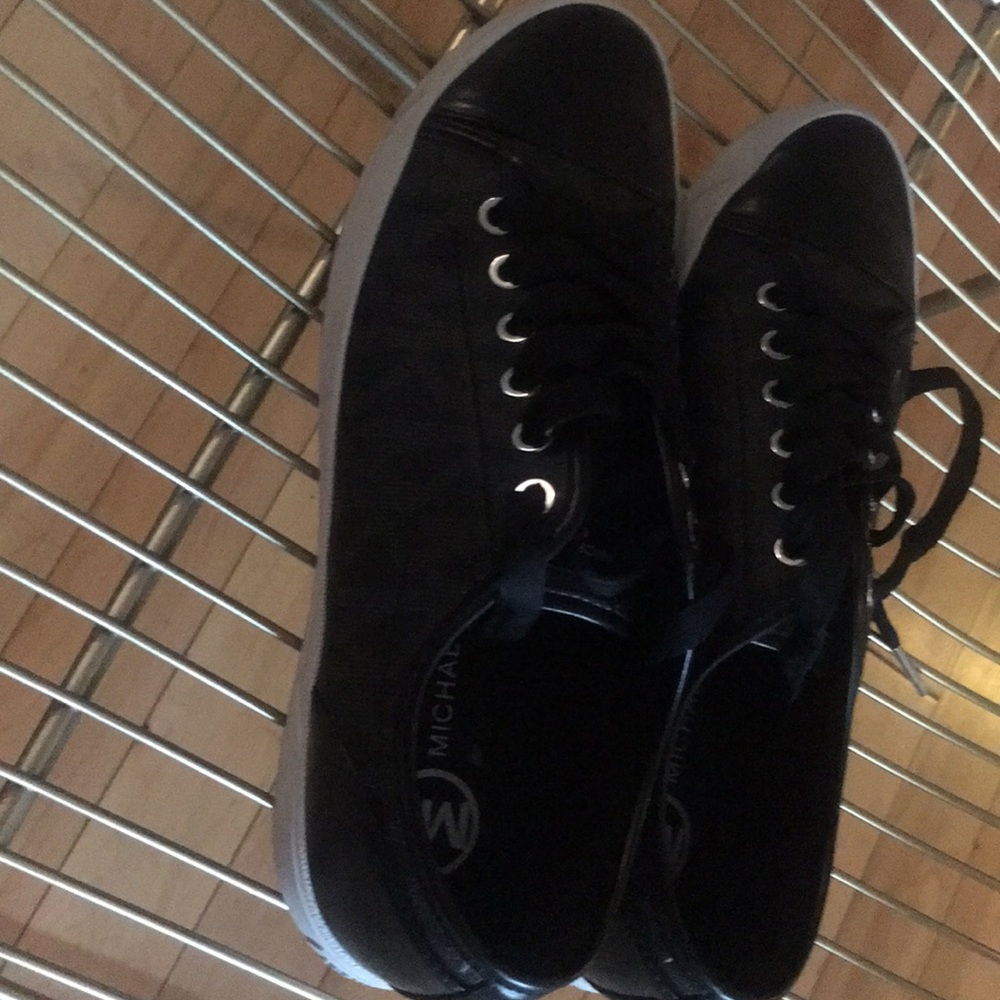MK Tennis shoes